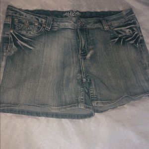 Jean shorts. never been worn,can’t be shipped